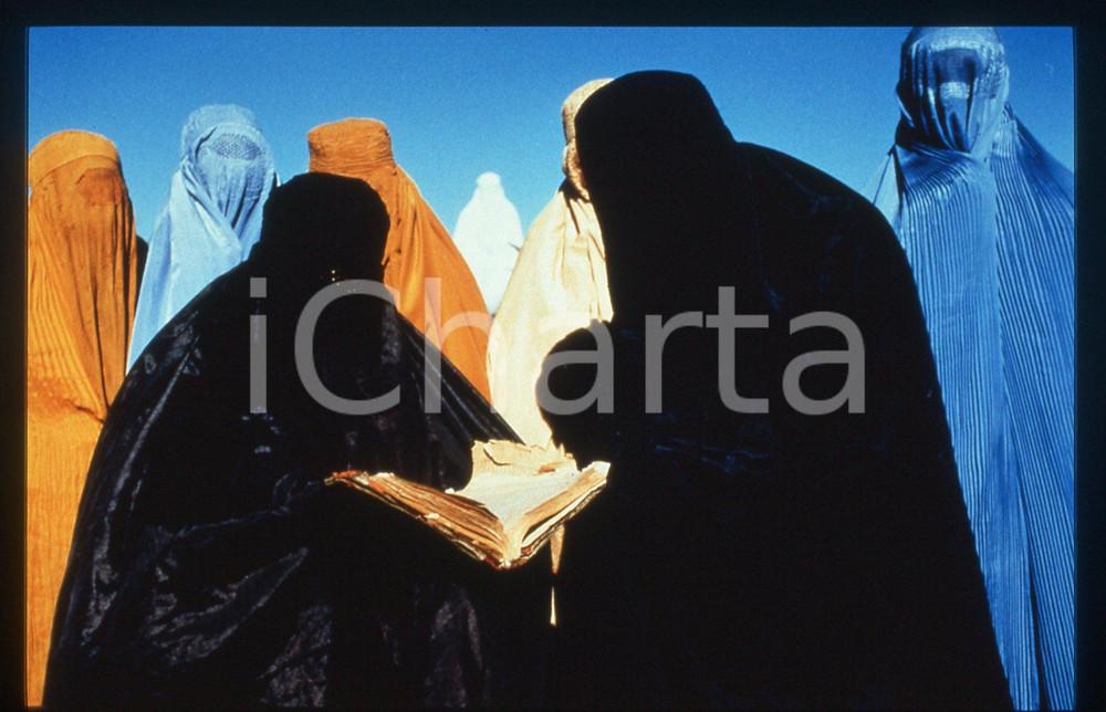 35mm vintage slide*2001 VIAGGIO A KANDAHAR Scena dal film di Mohsen MAKHMALBAF 1