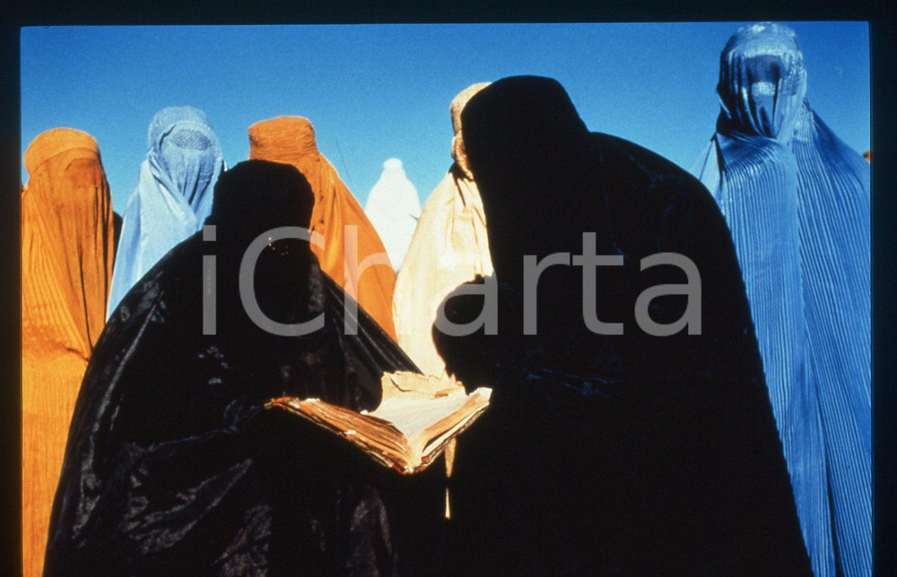 35mm vintage slide*2001 VIAGGIO A KANDAHAR scena dal film di Mohsen MAKHMALBAF 3