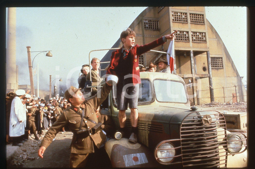 35mm vintage slide*1987 EMPIRE OF THE SUN Christian BALE in una scena del film 2