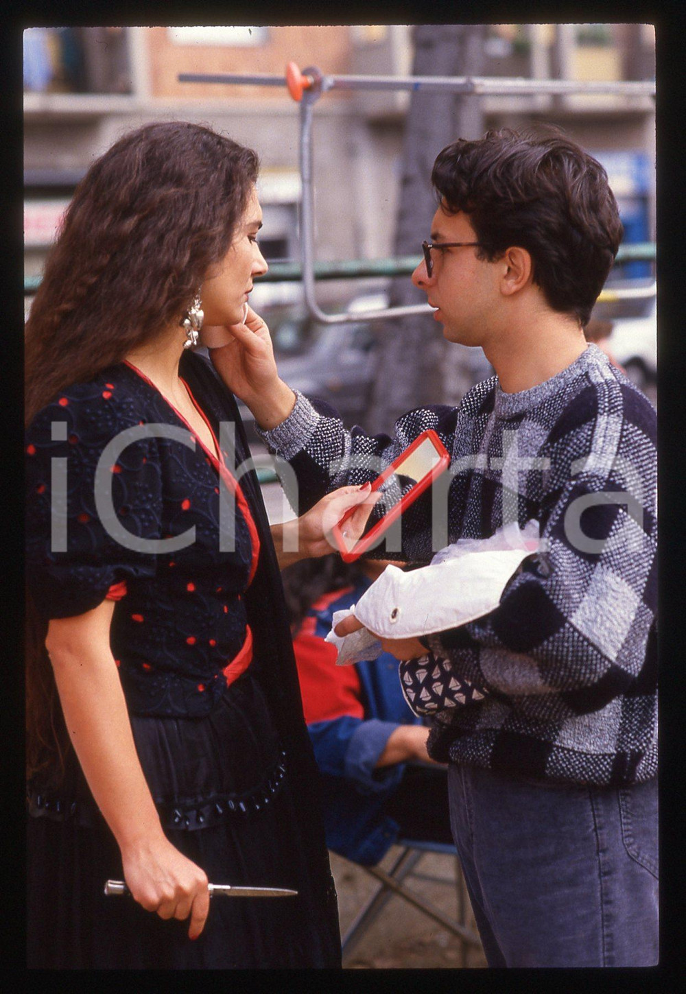 35mm vintage slide*1991 IL COMMISSARIO CORSO - NOTTE DI LUNA Rosa Di BRIGIDA 26  Diapositiva d'epoca, in formato 35 mm.CONDIZIONI: GOODE' severamente vietata la riproduzione. Tutti i diritti sono riservati. ICharta mette in vendita, sul negozio eBay e in esclusiva sul sito "icharta" il proprio archivio composto da numerose diapositive e negativi fotografici d'epoca, tutti originali e autentici, che attraversano la storia del costume italiano tra gli la fine degli anni Sessanta e Novanta.Si tratta di uno sguardo inedito sull'attualit&agrave;, la politica, la vita quotidiana, il gossip e la cultura, che fotografa il cambiamento della nazione in quest'ultimo scorcio del XX secolo. Un'occasione unica per il mercato del collezionismo, che vede finalmente disponibile un archivio eccezionale per vastit&agrave;, tematiche e condizioni, in un settore (il negativo fotografico e la diapositiva) di assoluta novit&agrave; e dalle interessanti prospettive di investimento.     originale e autentica 1