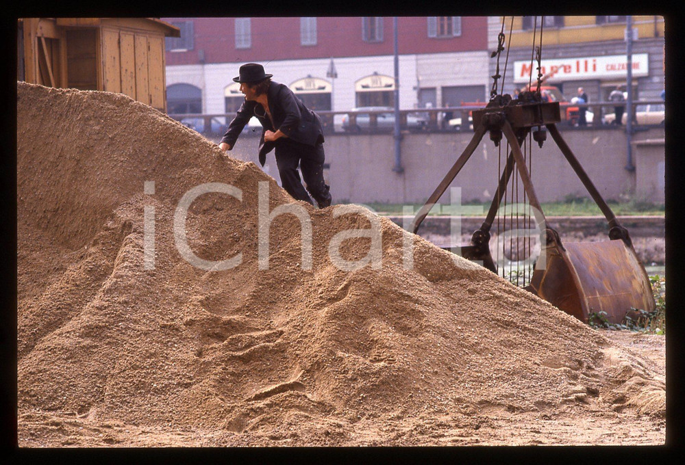 35mm vintage slide*1991 MILANO Nicola DI PINTO su set de IL COMMISSARIO CORSO 11