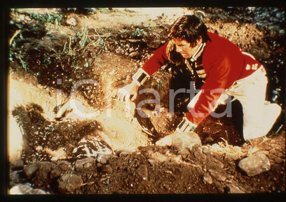 35mm vintage slide* 1988 THE DECEIVERS Pierce BROSNAN in una scena del film