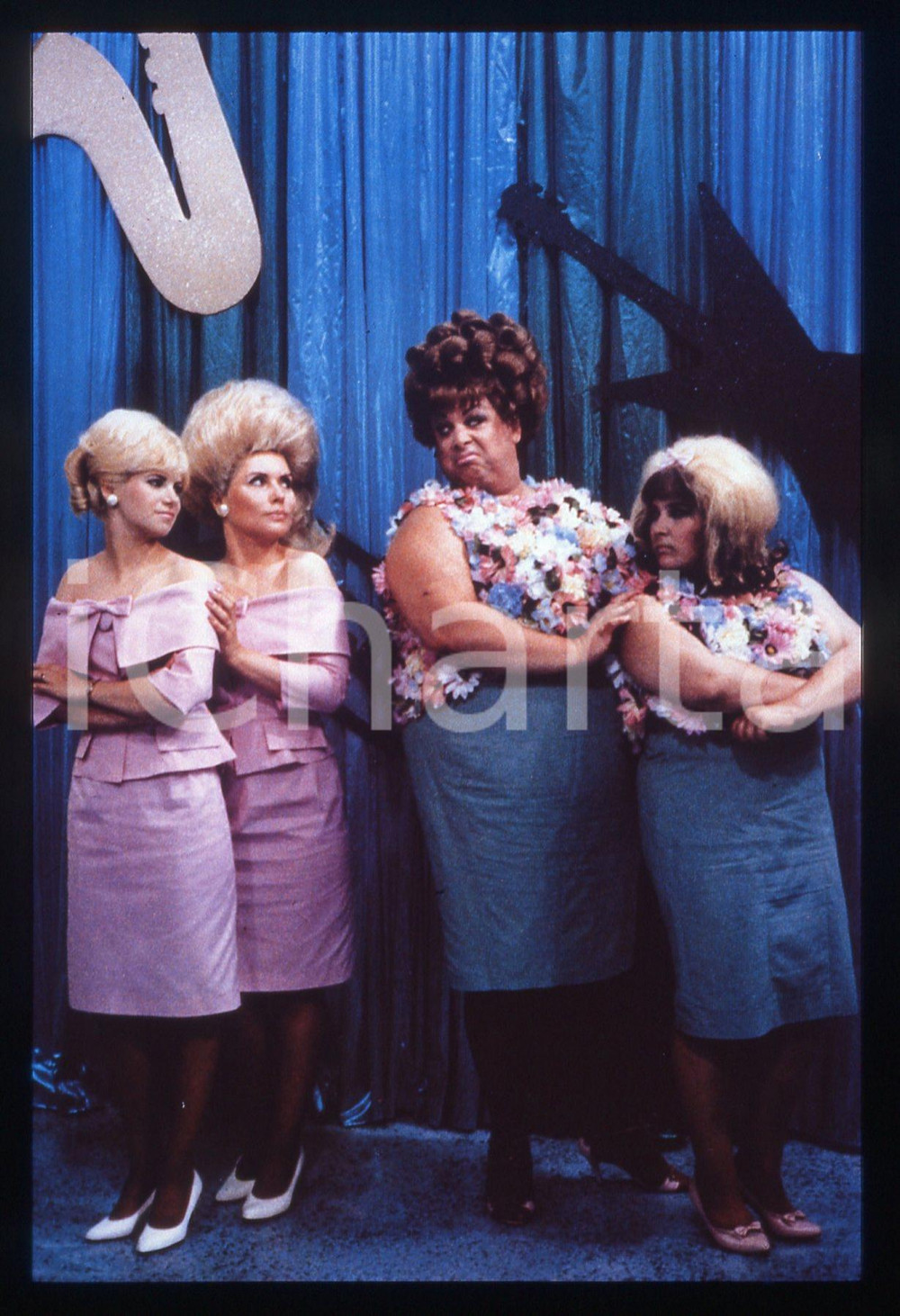 35mm vintage slide*1988 HAIRSPRAY - DIVINE e Ricki LAKE in una scena del film