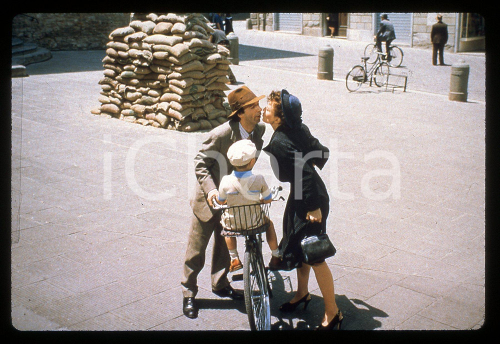 Fotografia d epoca originale 35mm vintage slide 1997 LA VITA E  BELLA Roberto BENIGNI e Nicoletta BRASCHI 3 1