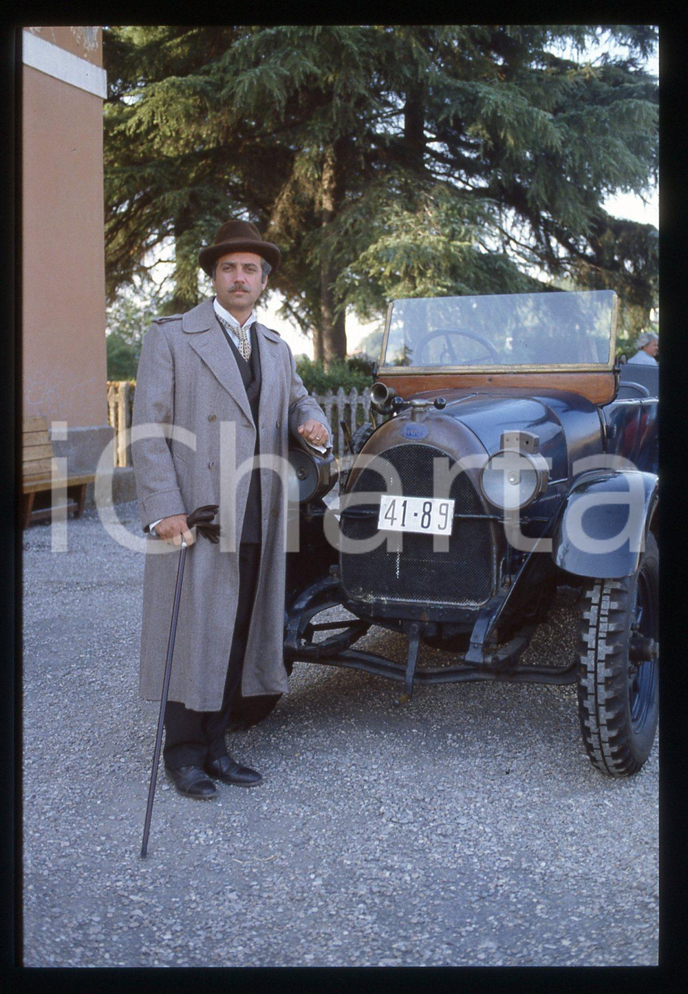 35mm vintage slide*1995 LA FAMIGLIA RICORDI -  Massimo GHINI con FIAT 501 (3)