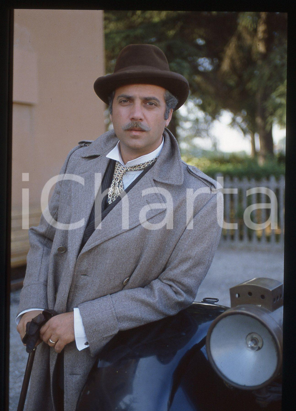 35mm vintage slide*1995 LA FAMIGLIA RICORDI -  Massimo GHINI con FIAT 501 (4)