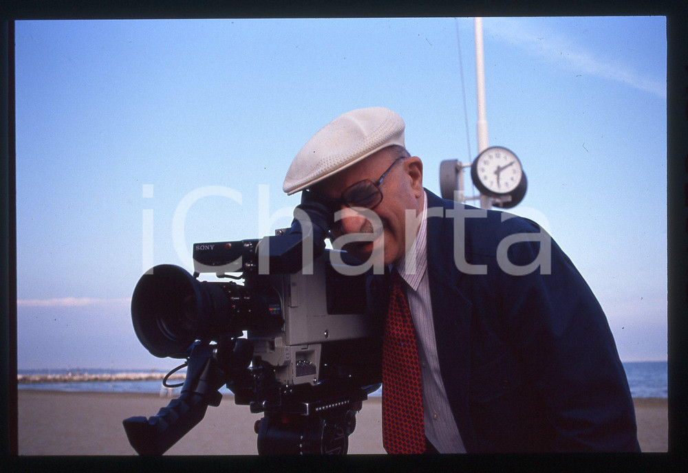 35mm vintage slide*1990 LIDO DI VENEZIA Alberto LATTUADA con cinepresa SONY