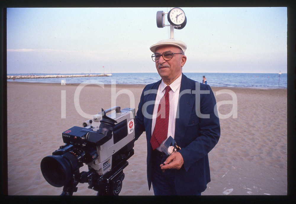 35mm vintage slide*1990 VENEZIA LIDO Alberto LATTUADA con cinepresa SONY 6