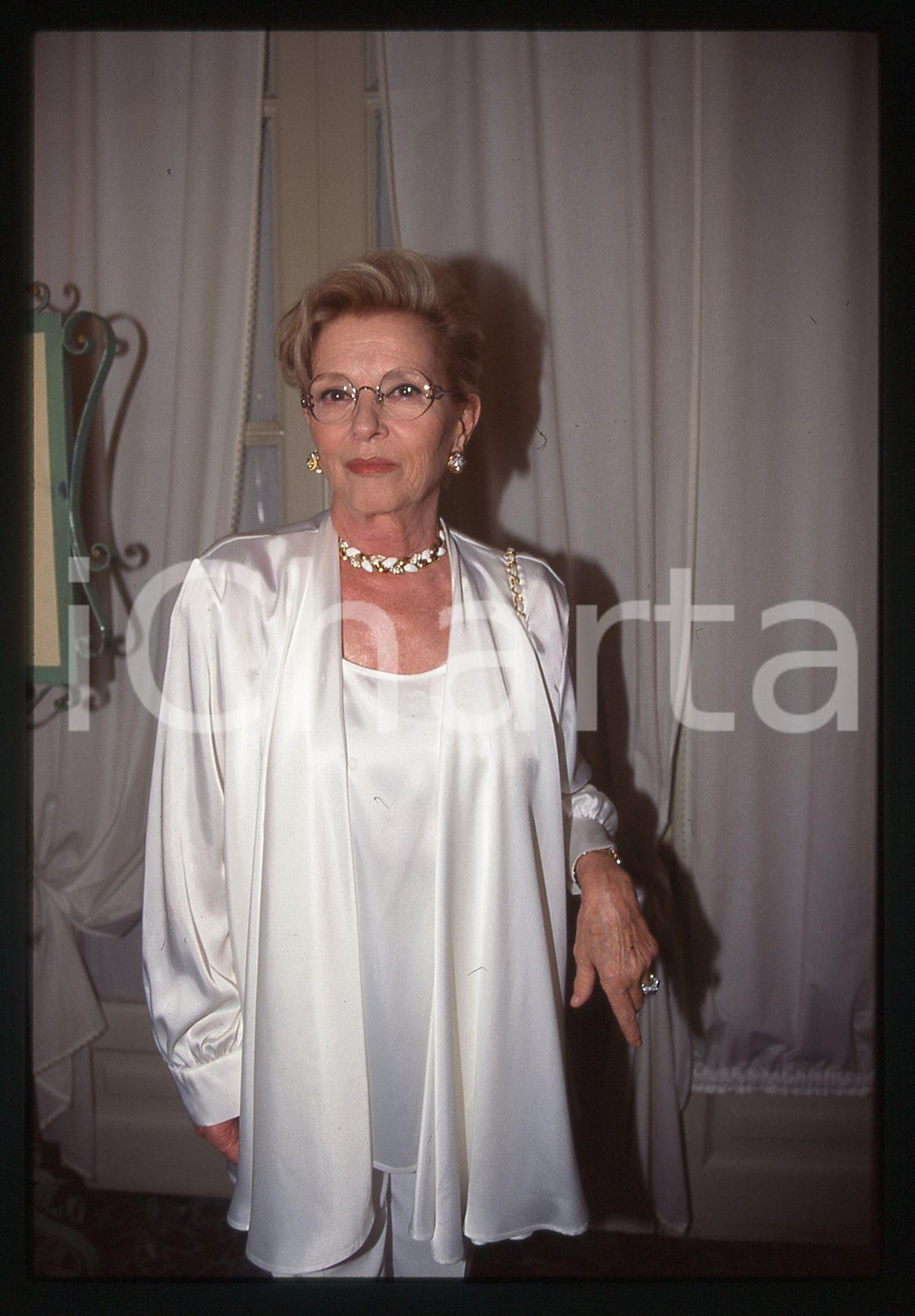 35mm vintage slide* 1996 COSTUME Delia SCALA a un evento - Ritratto attrice 1