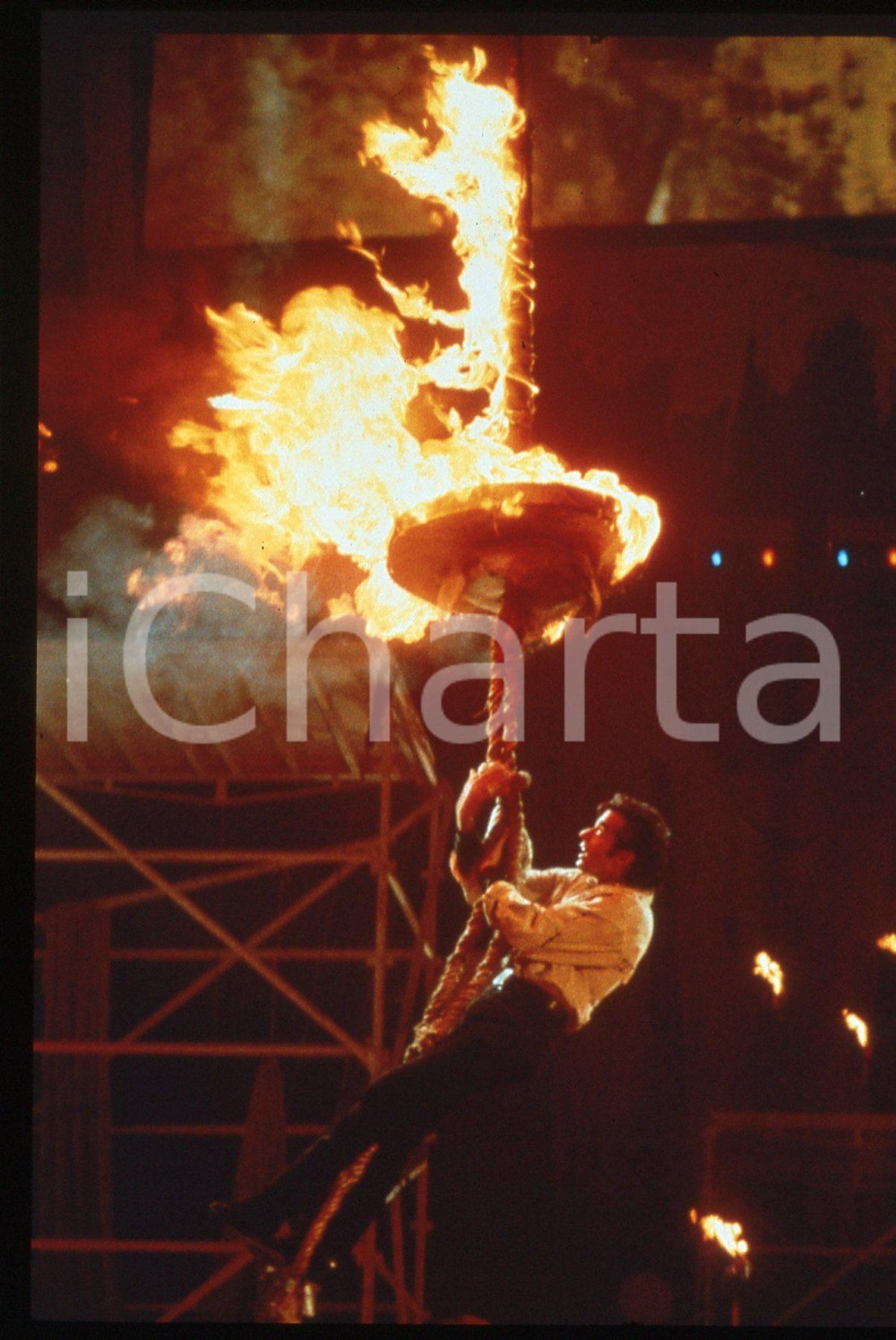 35mm vintage slide* 1990ca SPETTACOLO David COPPERFIELD durante un'esibizione 