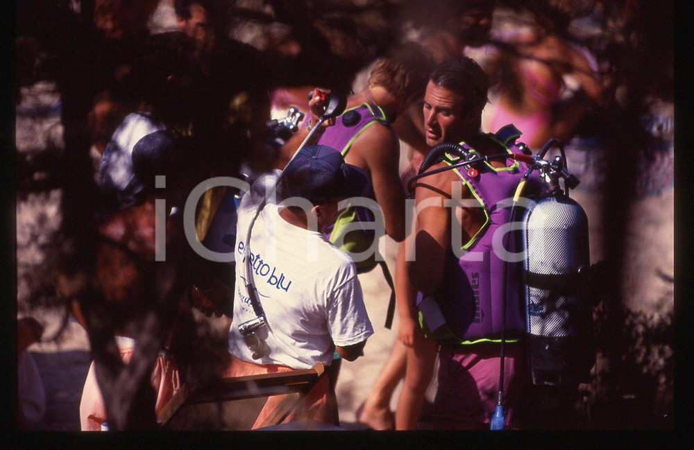 35mm vintage slide*1992 LISCIA DI VACCA Todd McKEE si prepara per immersione sub
