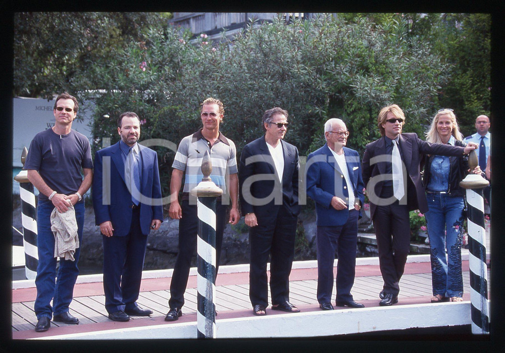 35mm vintage slide* 2000 VENEZIA Matthew MCCONAUGHEY Jon Bon JOVI Bill PAXTON 2 La diapositiva &egrave; stata scattata in occasione della presentazione del film "U-571" alla Mostra del Cinema di Venezia del 2000. CONDIZIONI: GOOD Tutti i diritti riservati.E' severamente vietata la riproduzione.  ICharta mette in vendita, sul negozio eBay e in esclusiva sul sito "icharta" il proprio archivio composto da numerose diapositive e negativi fotografici d'epoca, tutti originali e autentici, che attraversano la storia del costume italiano tra gli la fine degli anni Sessanta e Novanta.Si tratta di uno sguardo inedito sull'attualit&agrave;, la politica, la vita quotidiana, il gossip e la cultura, che fotografa il cambiamento della nazione in quest'ultimo scorcio del XX secolo. Un'occasione unica per il mercato del collezionismo, che vede finalmente disponibile un archivio eccezionale per vastit&agrave;, tematiche e condizioni, in un settore (il negativo fotografico e la diapositiva) di assoluta novit&agrave; e dalle interessanti prospettive di investimento.      originale e autentica 1