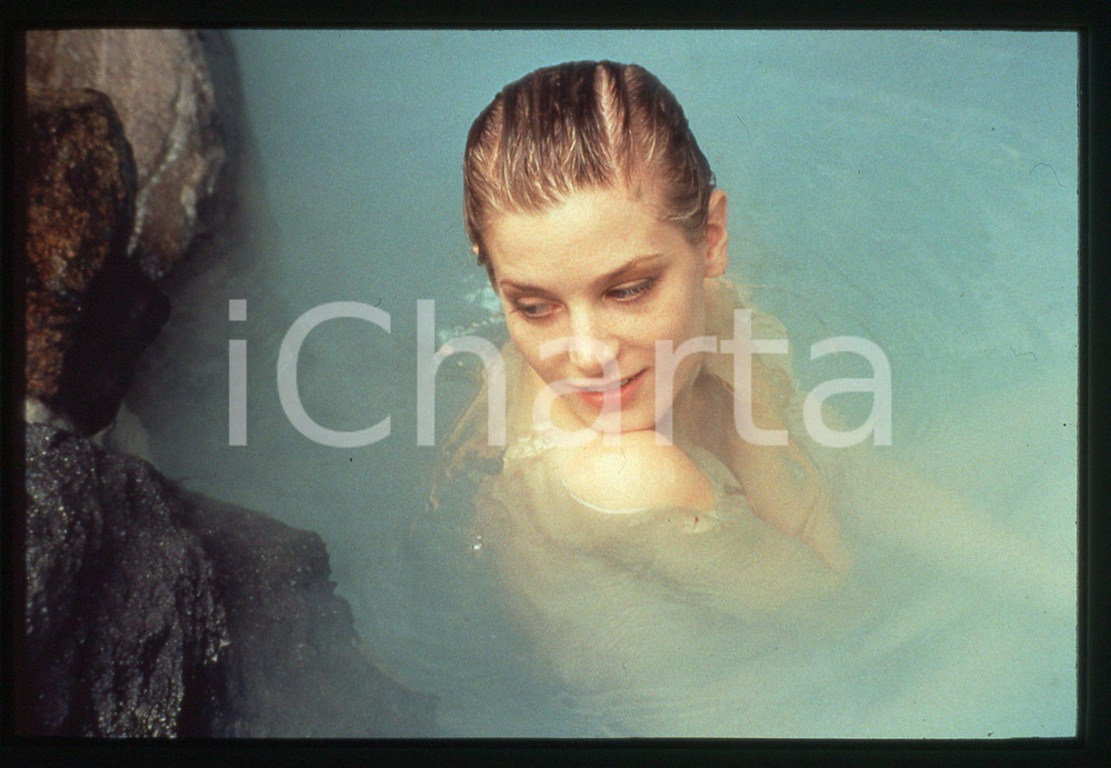 35mm vintage slide* 1991 IRON MAZE Bridget FONDA in una scena del film  (1)