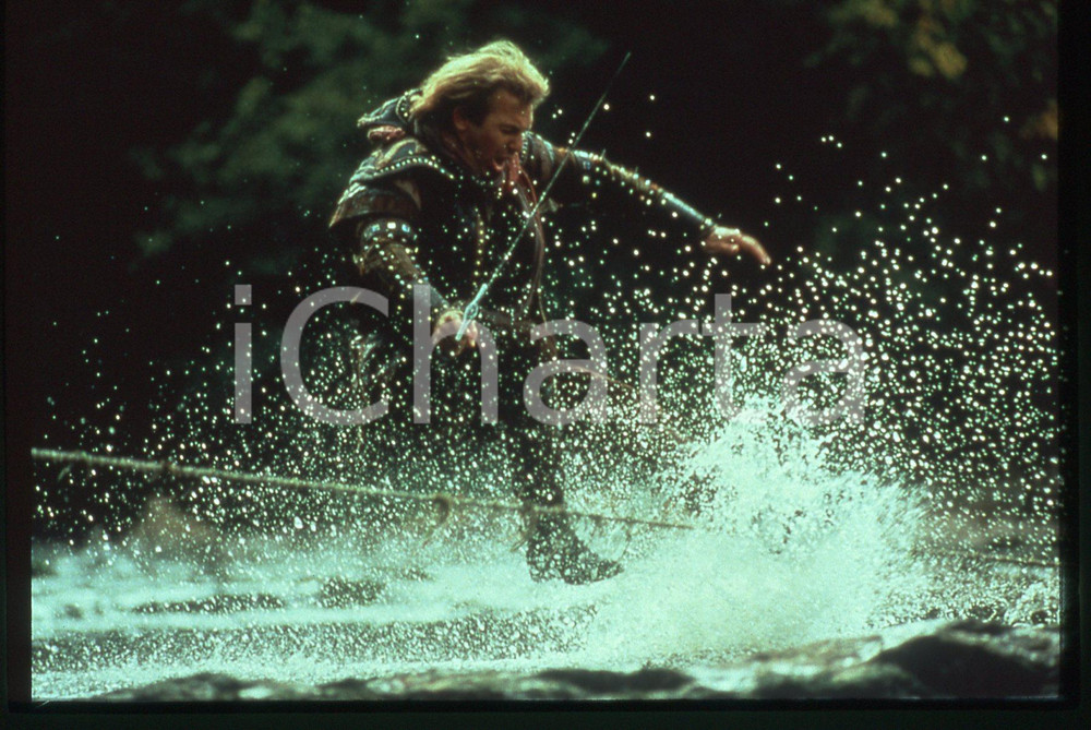35mm vintage slide* 1991 ROBIN HOOD Kevin COSTNER in una scena del film (10)
