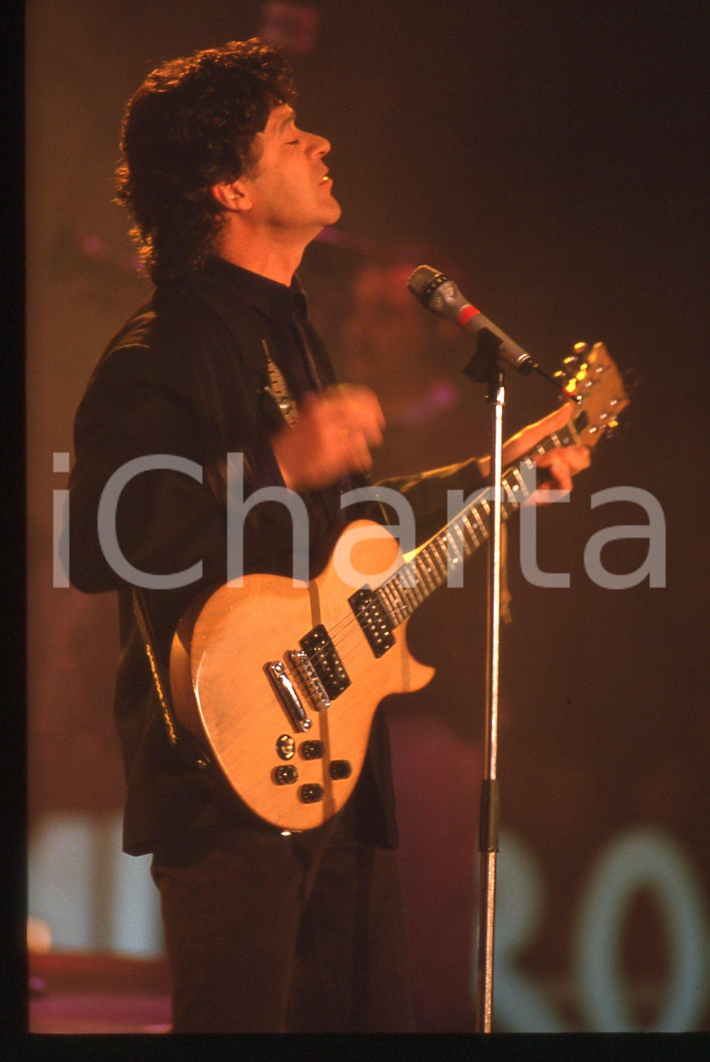 35mm vintage slide* 1988 SANREMO Robbie ROBERTSON sul palco del Palarock (1)