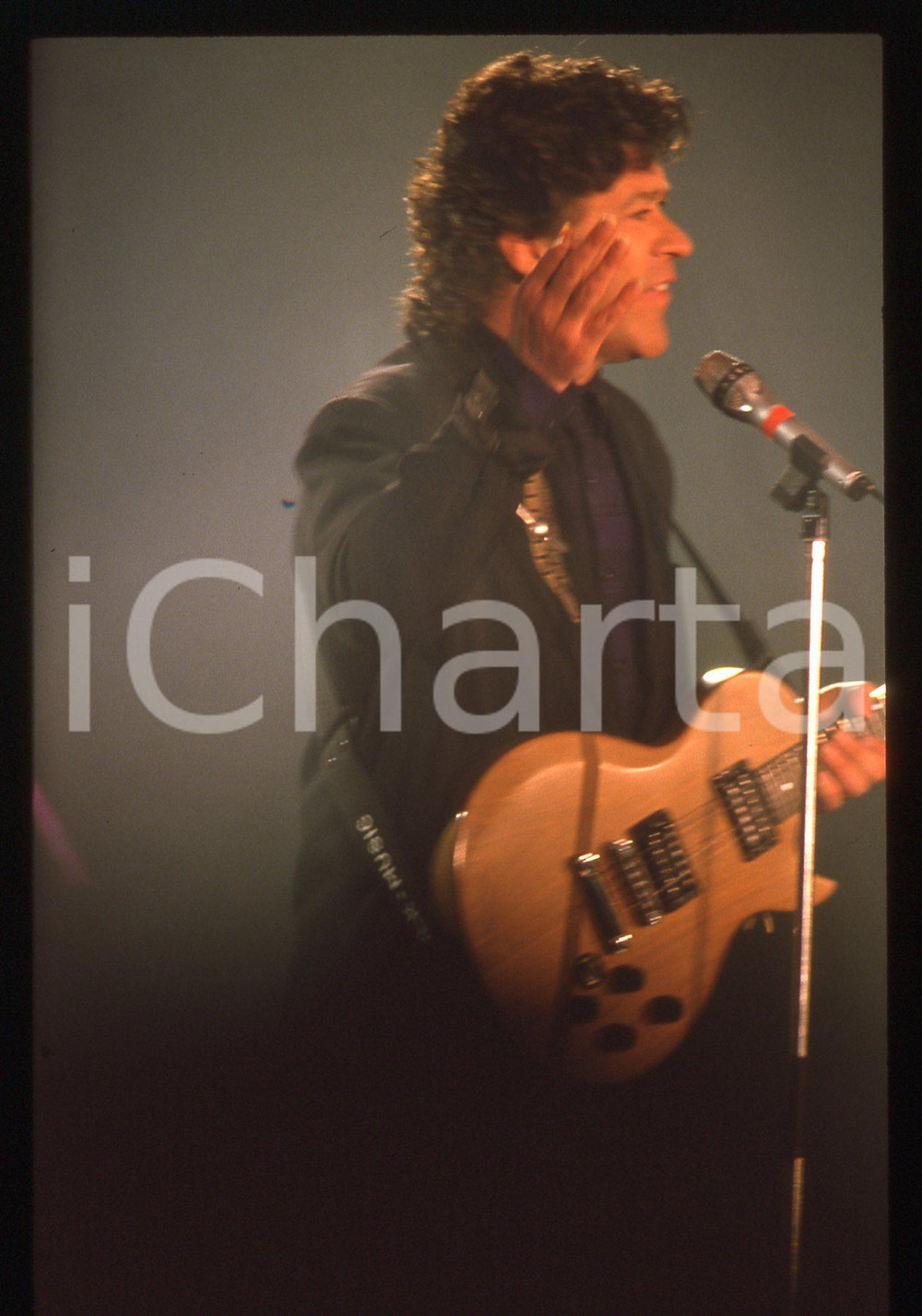 35mm vintage slide* 1988 SANREMO Robbie ROBERTSON sul palco del Palarock (2)