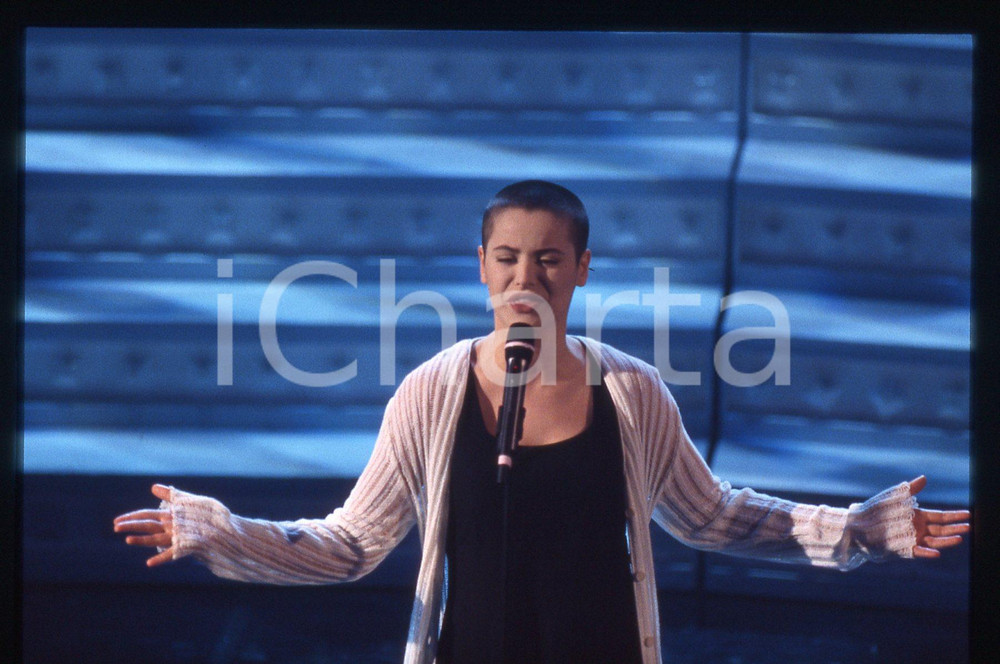 35mm vintage slide* 1998 SANREMO Silvia SALEMI sul palco del Teatro Ariston (2)