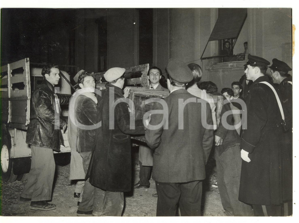1954 PALERMO Salma del bandito Gaspare PISCIOTTA trasportata a MONTELEPRE - Foto