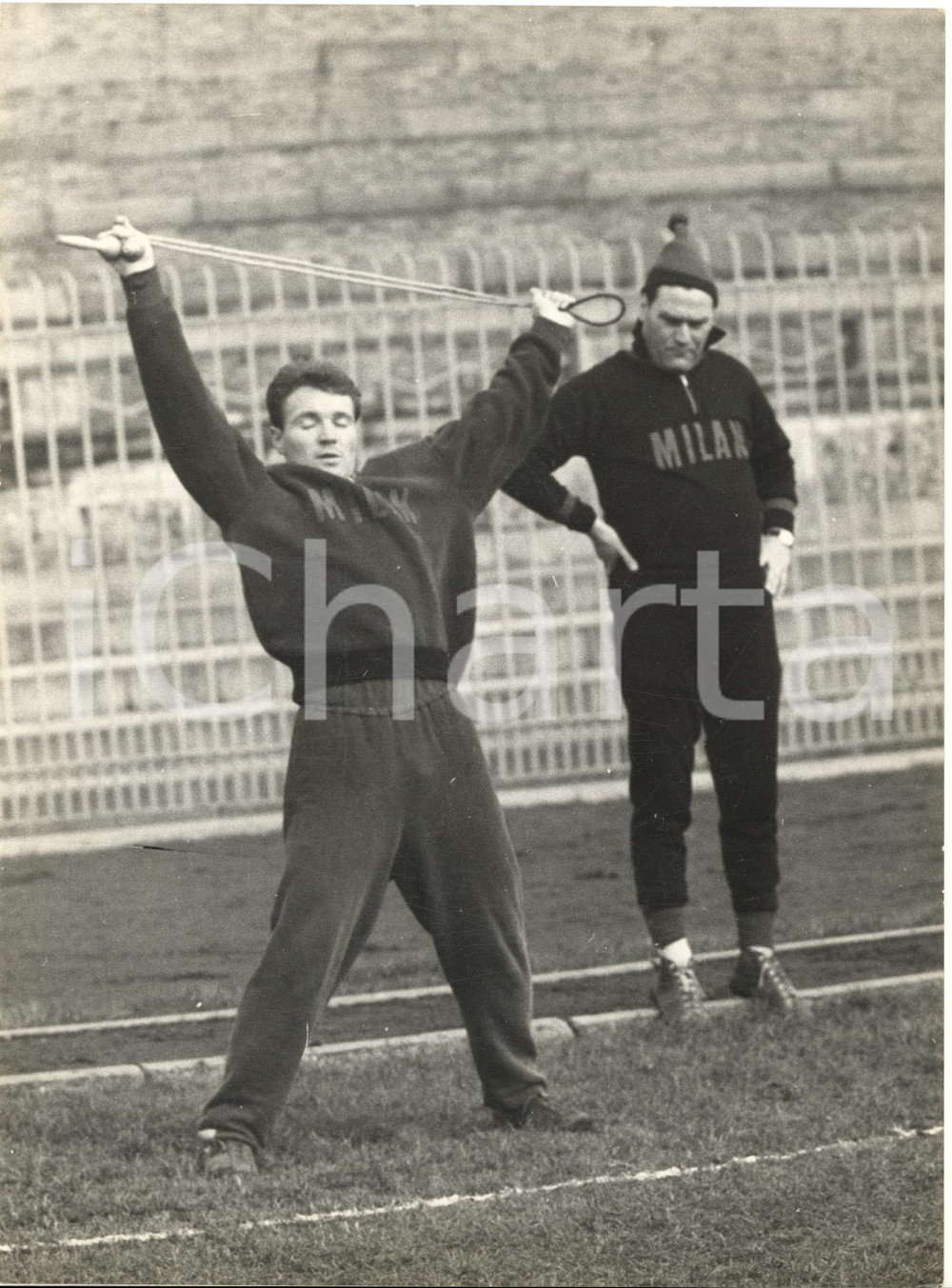 Fotografia d epoca originale 1962 MILAN CALCIO Nereo ROCCO sorveglia JosÃ© ALTAFINI in allenamento Foto 18x24 1