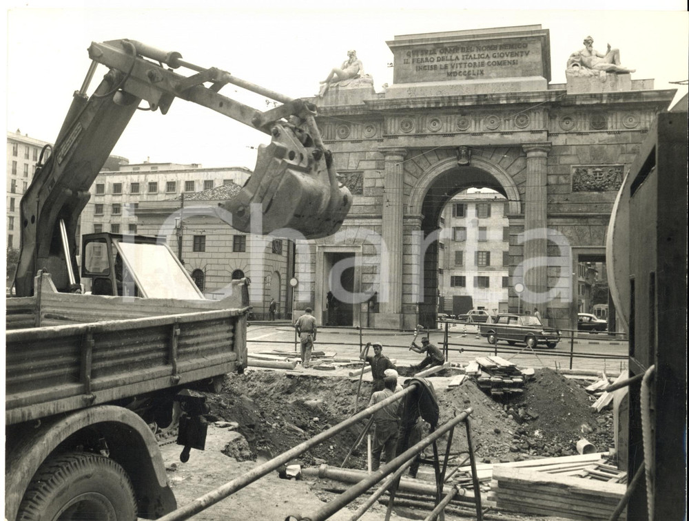 1969 MILANO Piazza XXV Aprile - Scavi per la metropolitana M2 Verde *Foto