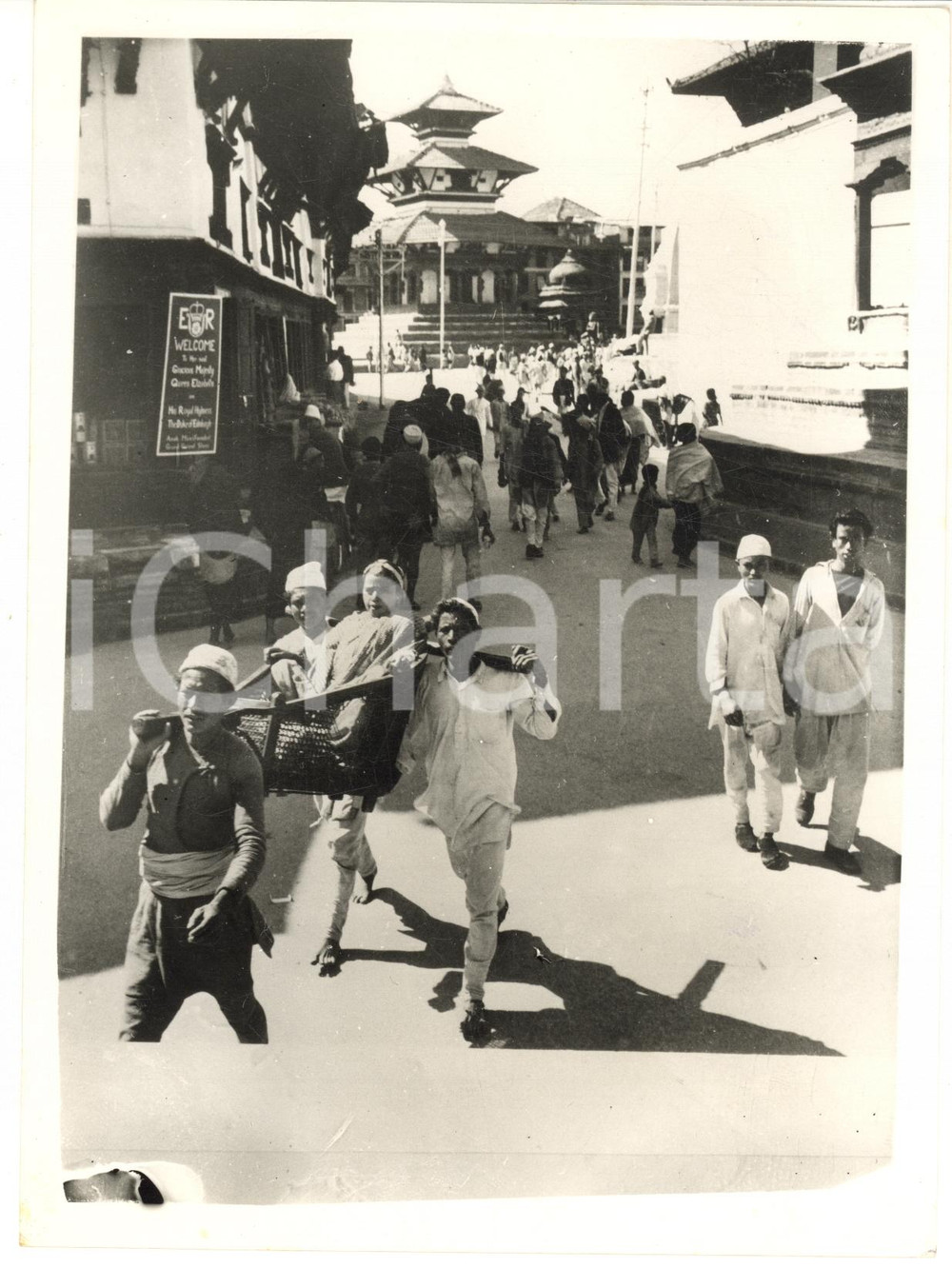 1961 KATMANDU (NEPAL) Little girl carried on to meet her bridegroom *Photo 15x20