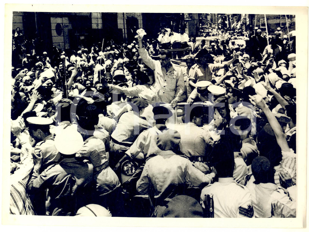 1955 NAG HAMMADI Gamal Abd el-NASSER greeted by the crowd *Photo 21x15
