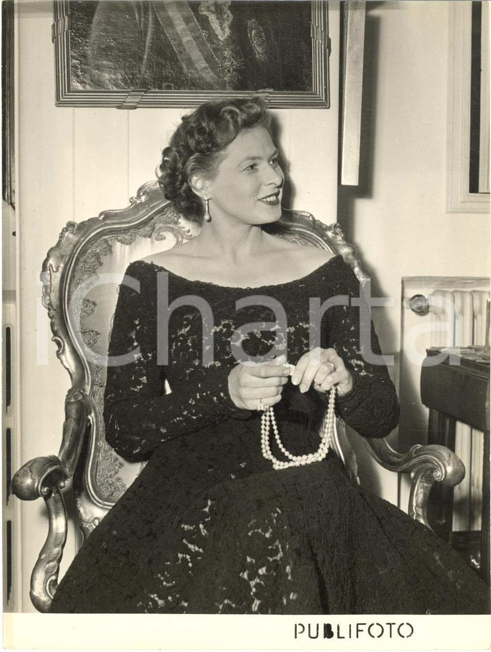 1953 NAPOLI Palazzo CASTELMOLA Ingrid BERGMAN e la collana di Roberto ROSSELLINI