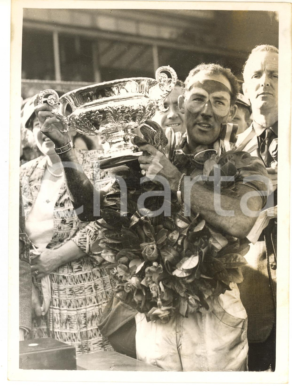 1955 GRAND PRIX AINTREE Stirling MOSS after his victory *Photo 15x20 cm