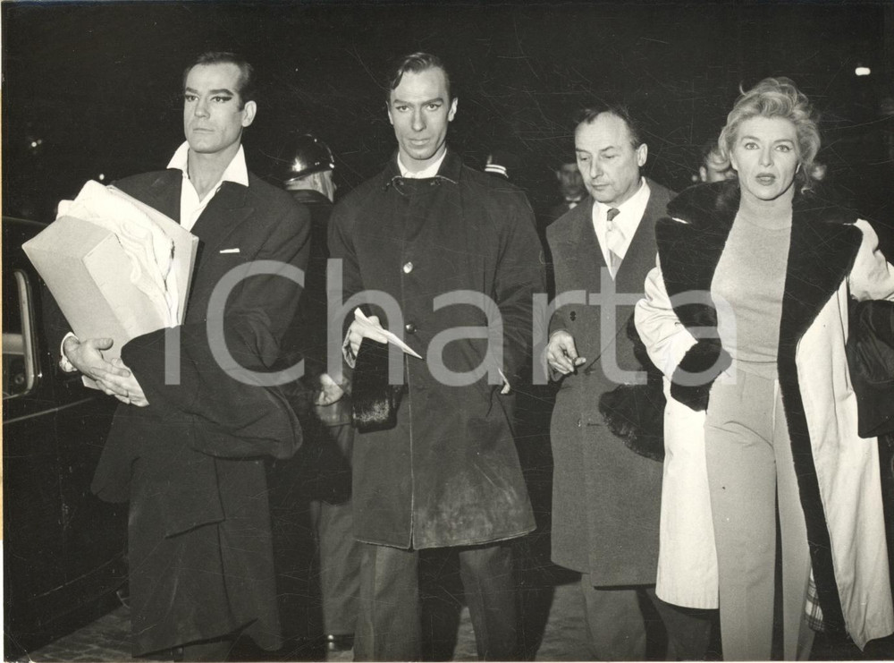Fotografia d epoca originale 1961 CASINO DE PARIS Line RENAUD et Louis GASTE  sortent aprÃ¨s l incendie Photo 1