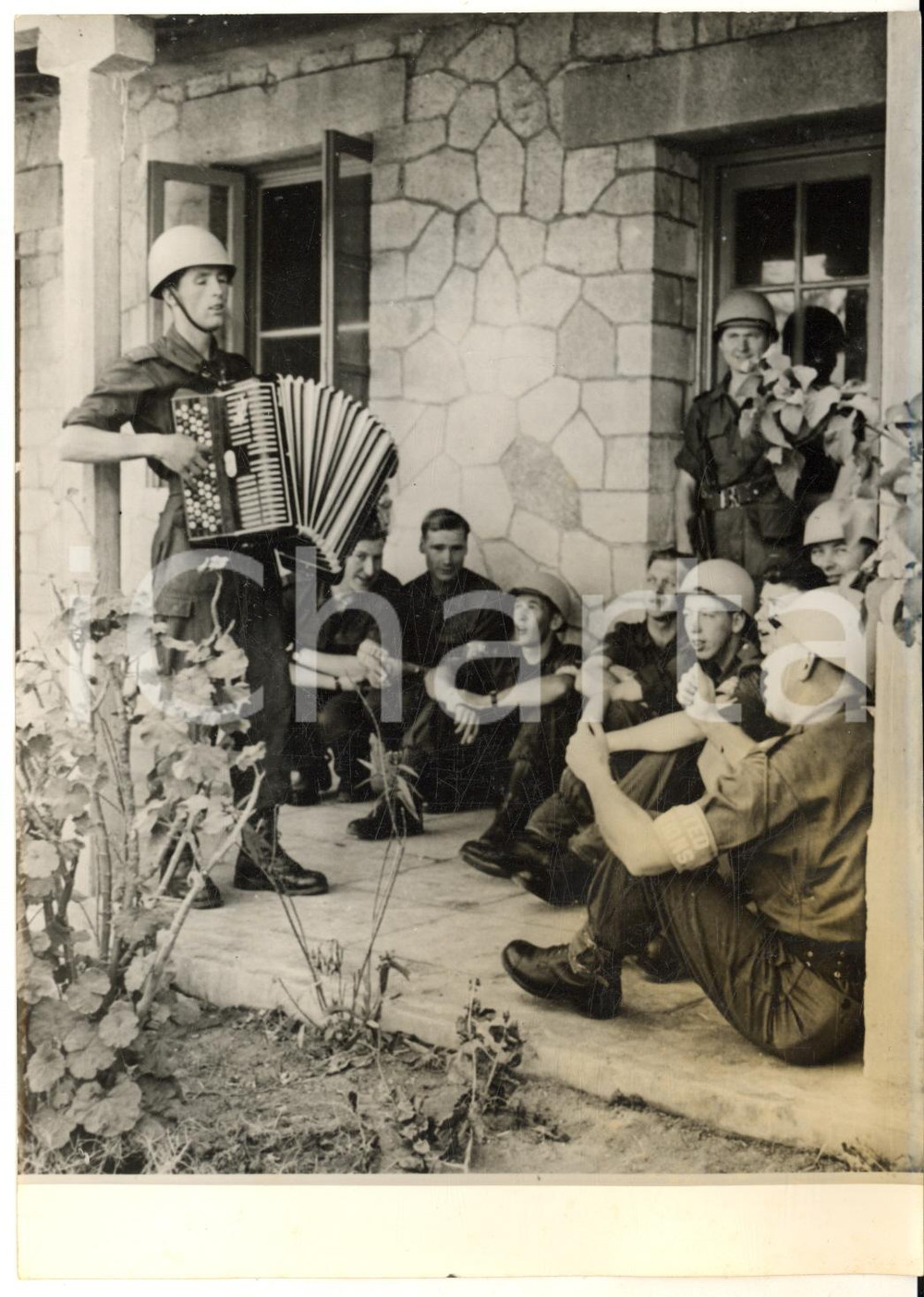 1956 PORT SAID (EGYPT) Norwegian soldiers singing with the accordion *Photo