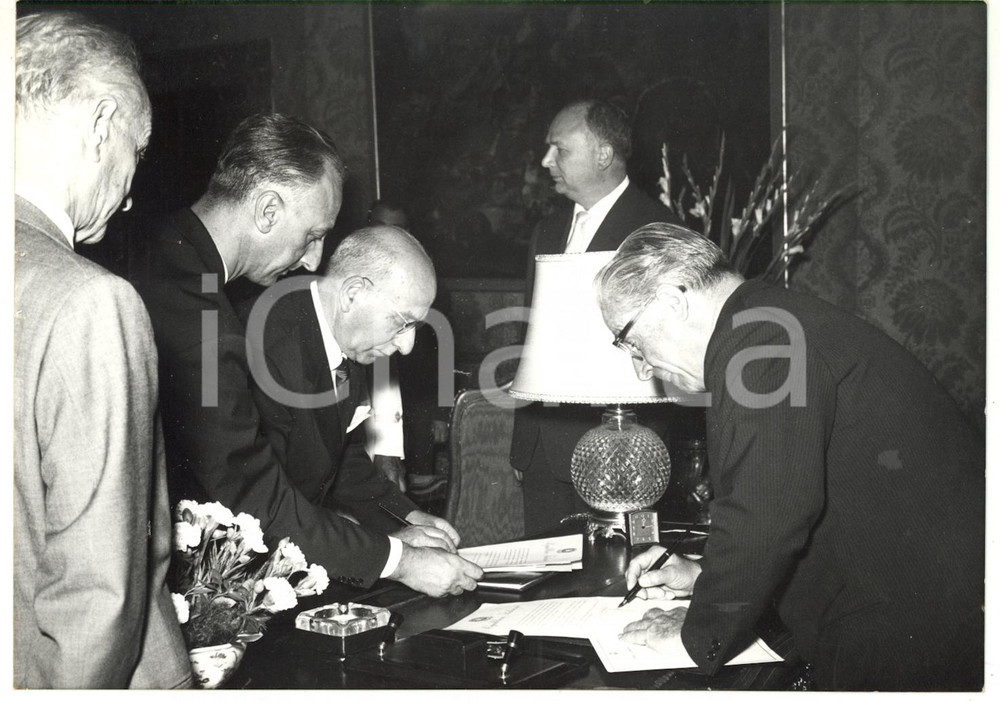 1959 ROMA Umberto TUPINI presta giuramento nelle mani di Giovanni GRONCHI *Foto
