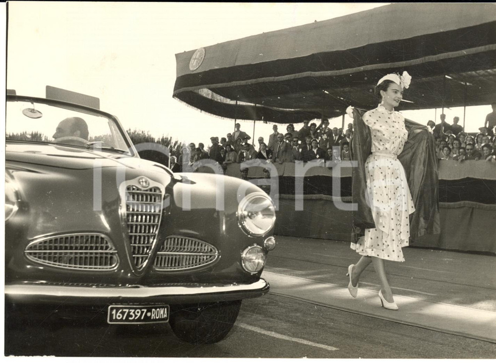 1953 LIDO DI ROMA Sfilata di moda durante evento ALFA ROMEO - Foto 18x13