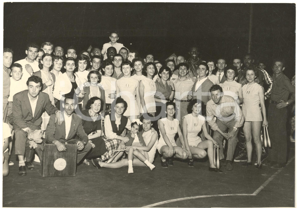 1953 GENOVA Squadra ginnastica ritmica con gli HARLEM GLOBETROTTERS - Foto 24x18