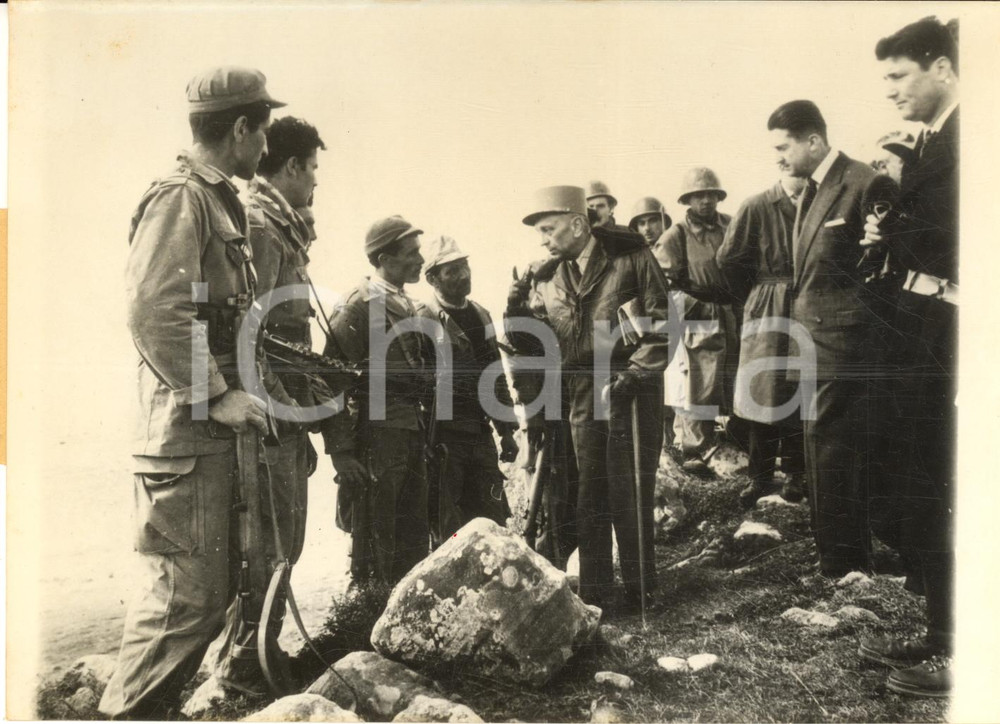 Fotografia d epoca originale 1958 FrontiÃ¨re ALGERIETUNISIE GÃ©nÃ©ral LOTH avec les rebelles ralliÃ©s  Photo 1