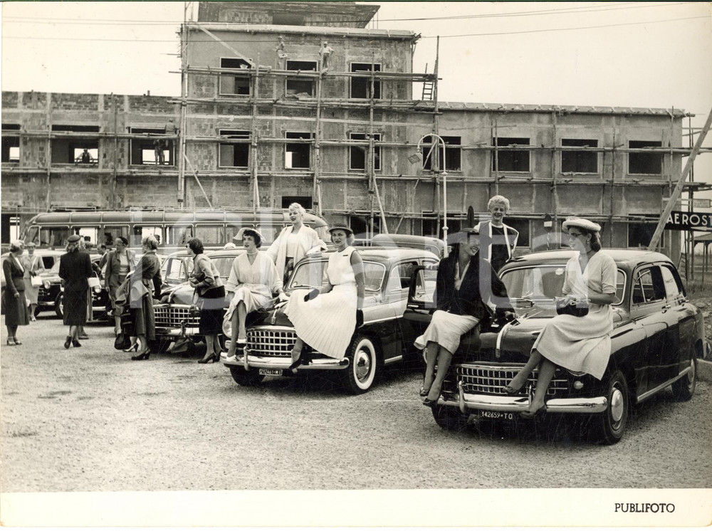 1953 TORINO La compagnia di miss AQUA PARADE pronta per la tournée - Foto 24x18