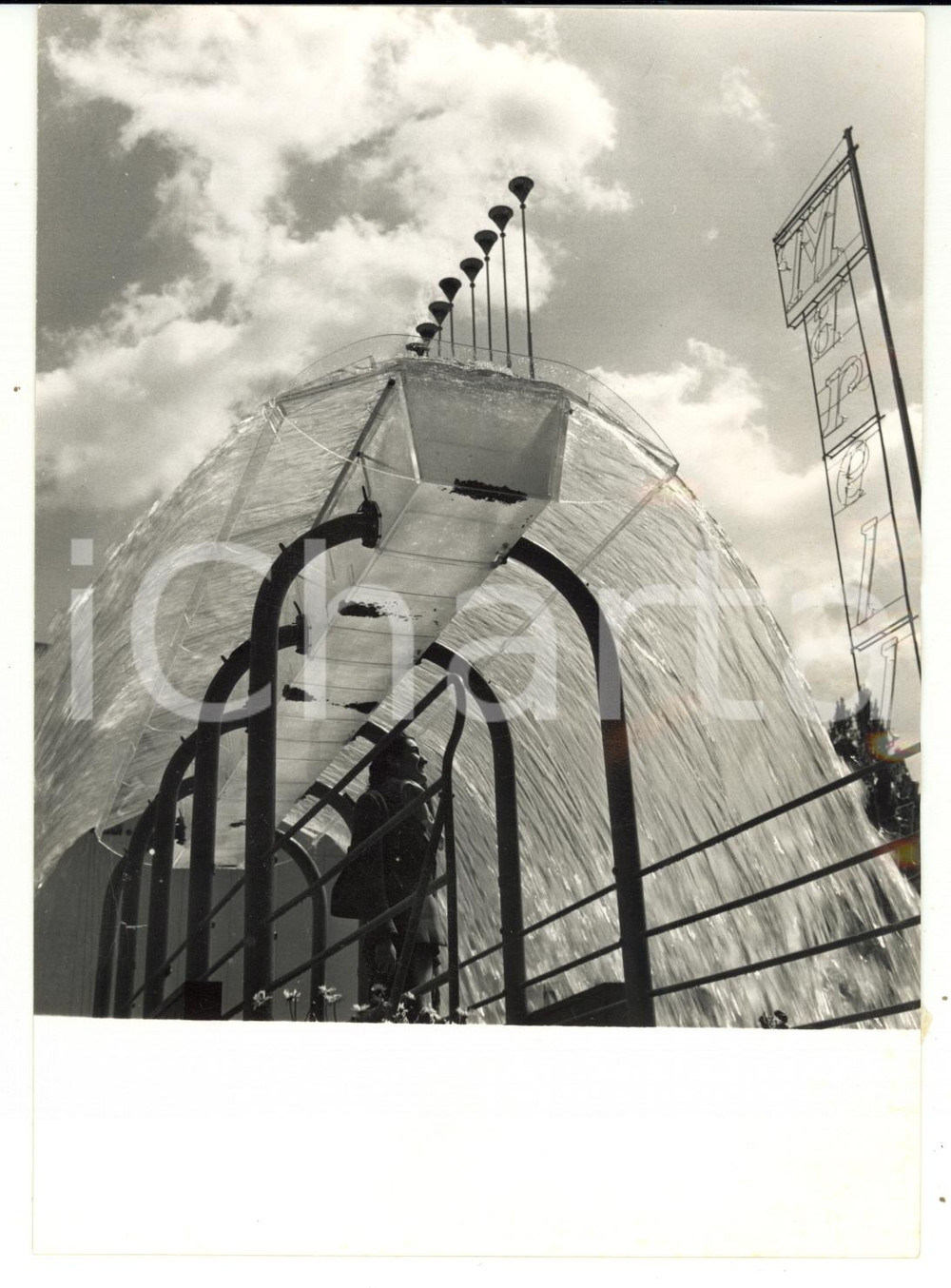 1957 MILANO - FIERA CAMPIONARIA Pompe idrauliche MARELLI *Foto ARTISTICA 13x18  Fotografia d'epoca con didascalia coeva al verso.    CONDIZIONI: G (ma lieve ondulatura al margine destro) FORMATO: 13x18 cm     originale e autentica 1
