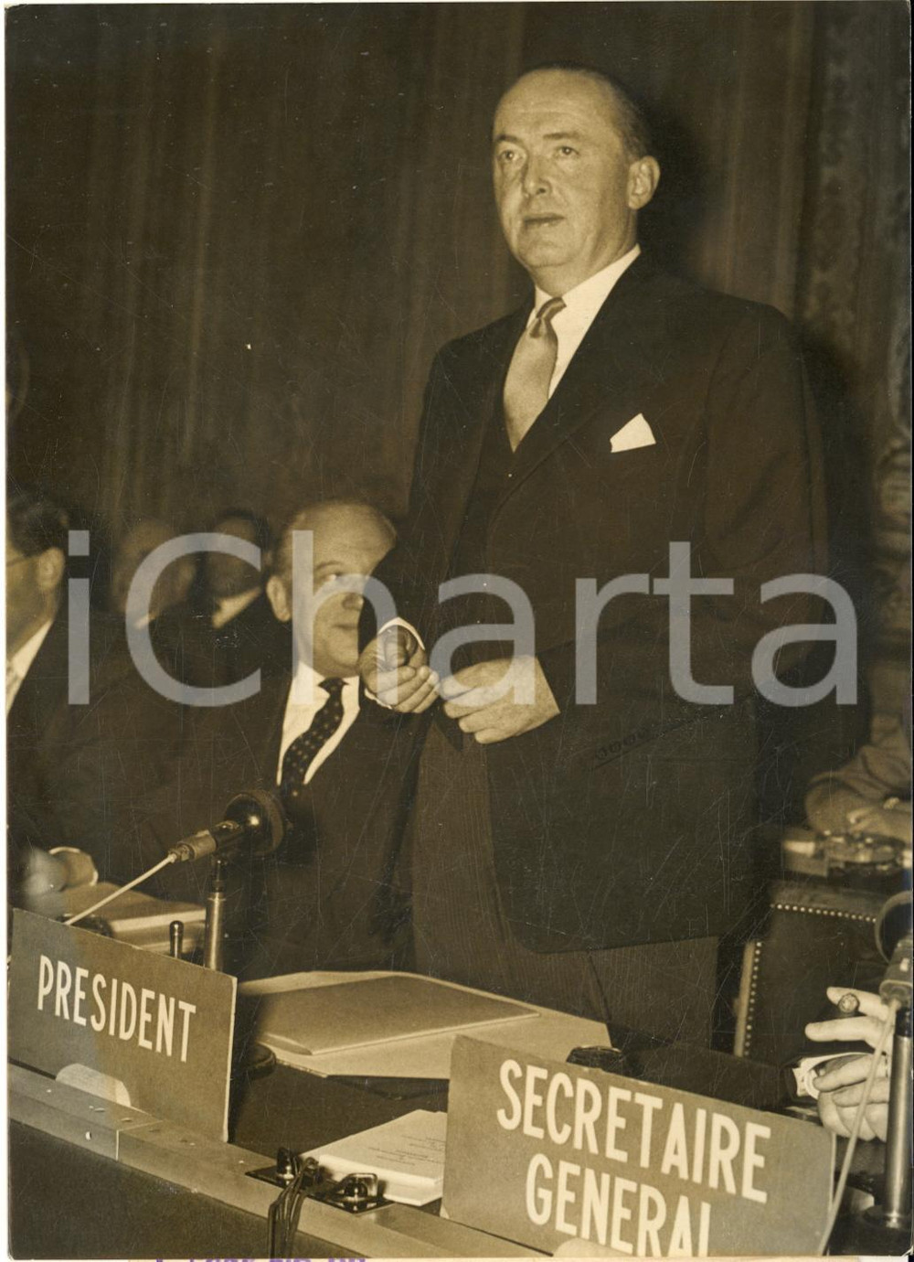 1957 CHATEAU DE LA MUETTE Réunion ministres O.E.C.E. - Peter THORNEYCROFT Photo