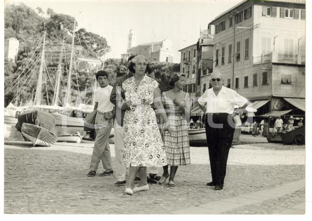 1957 PORTOFINO Vincent AURIOL Jacqueline AURIOL a passeggio sul molo *Foto