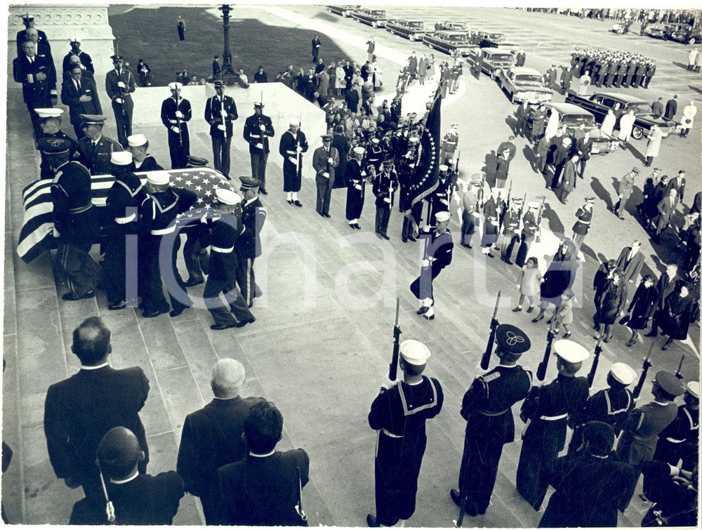 1963 WASHINGTON John F. KENNEDY's coffin carried up for Lying-in-State - Photo