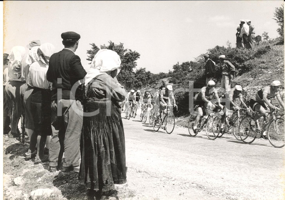 1957 CICLISMO GIRO D'ITALIA 8^ Tappa - Tifo in Abruzzo per i corridori - Foto