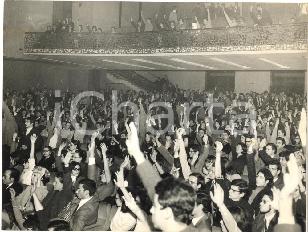 1968 MILANO Occupazione Università Statale - Studenti nell'Aula Magna *Foto