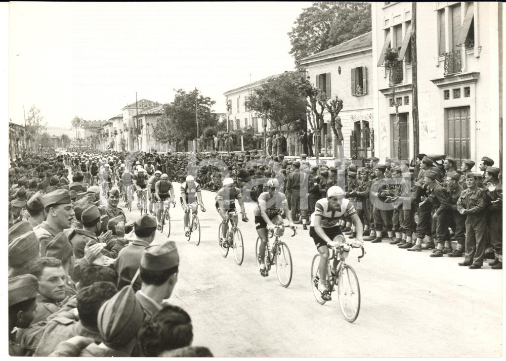 1955 ca CICLISMO GIRO D'ITALIA ROCCA PRIORA Passaggio della corsa - Foto 18x13