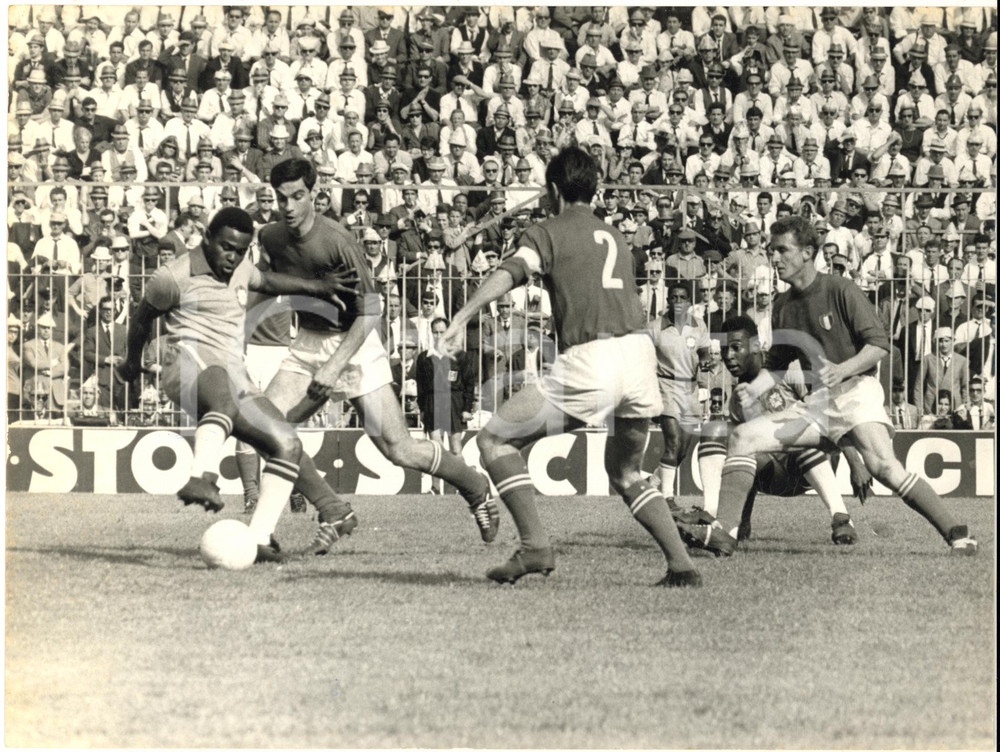 1963 CALCIO NAZIONALE ITALIA-BRASILE 3-0 Azione di COUTINHO - Foto 24x18 cm