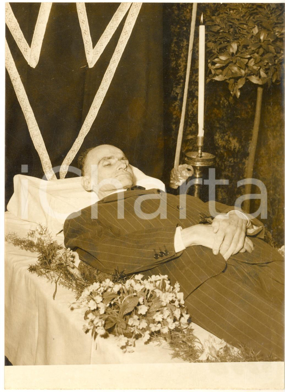 1956 MILANO Il pittore Filippo DE PISIS sul letto di morte - Fotografia 13x18 cm