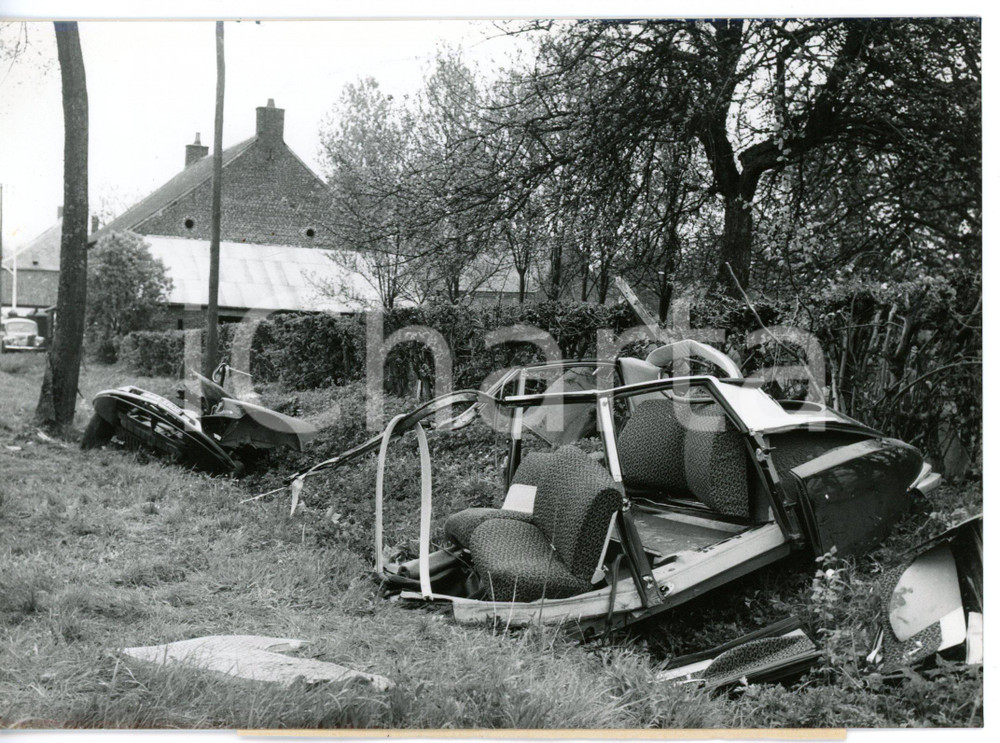 1959 LESCHELLE (F) - DS distrutta dallo scontro con un albero *Foto 18x13 cm