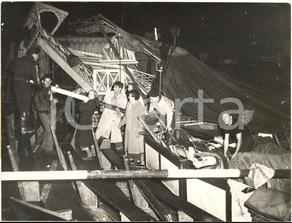 1953 FRANKFURT Tent of Circus BUSCH falling upon 2000 people - Photo 20x15 cm