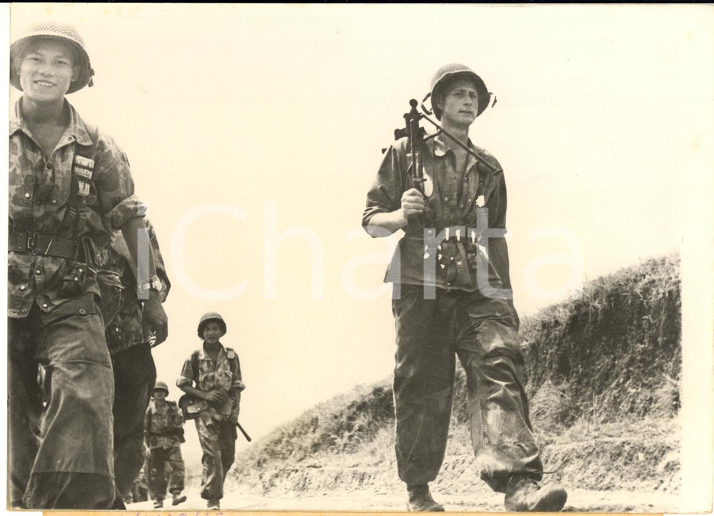 1953 LAOS Invasione VIETMINH - Paracadutisti in pattugliamento *Foto 18x13 cm