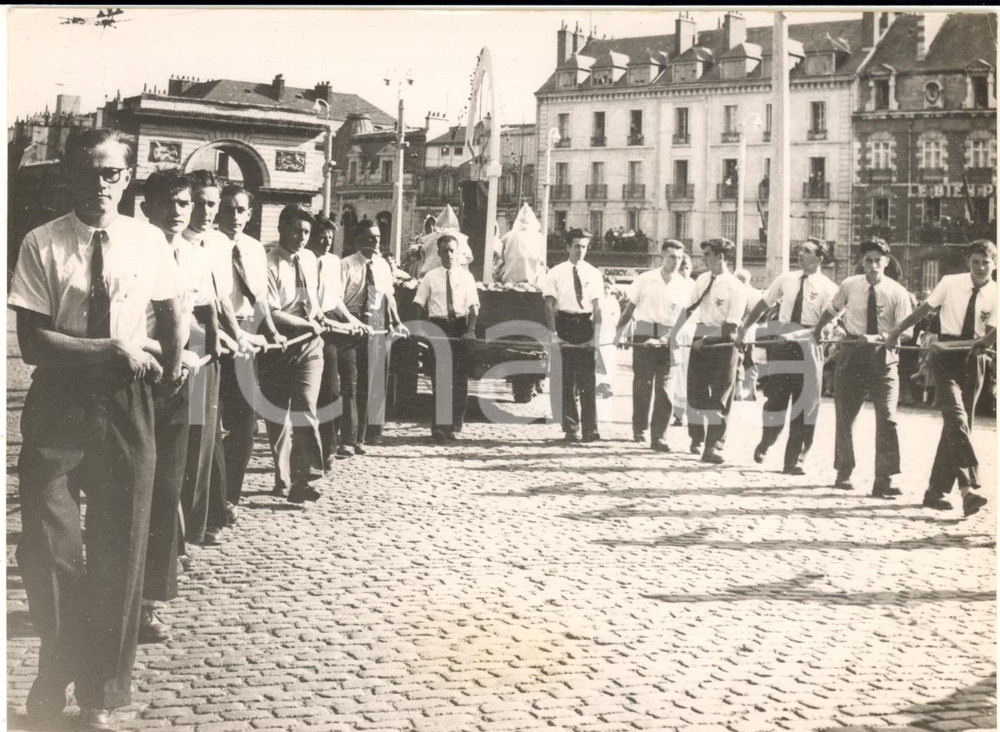 Fotografia d epoca originale 1953 DIJON Centenaire mort Saint Bernard  Reliques tirÃ©es par Jeunesse OuvriÃ¨re 1