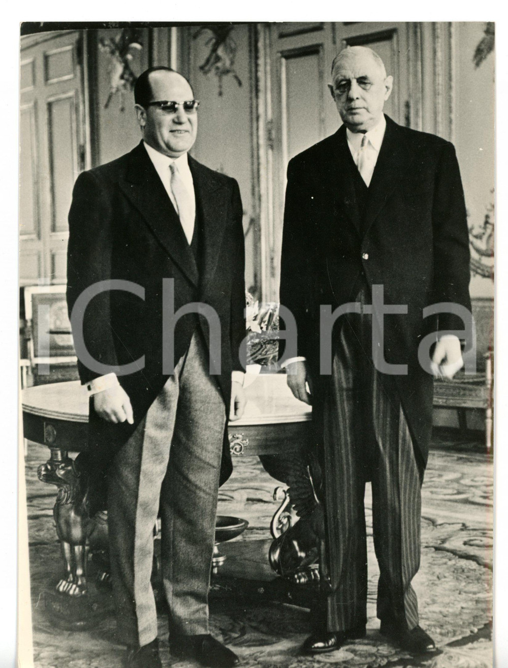 1963 PARIS Charles DE GAULLE riceve Abdelatif RAHAL ambascitore di ALGERIA *Foto