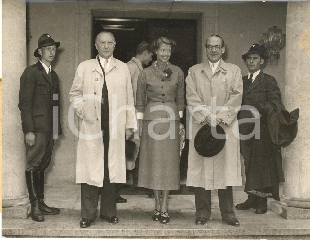 1953 FRIEDRICHSRUH CASTLE Konrad ADENAUER visits prince Otto VON BISMARCK Photo